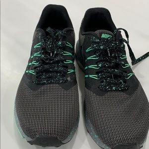 Nike run swift SE size 9 only worn once